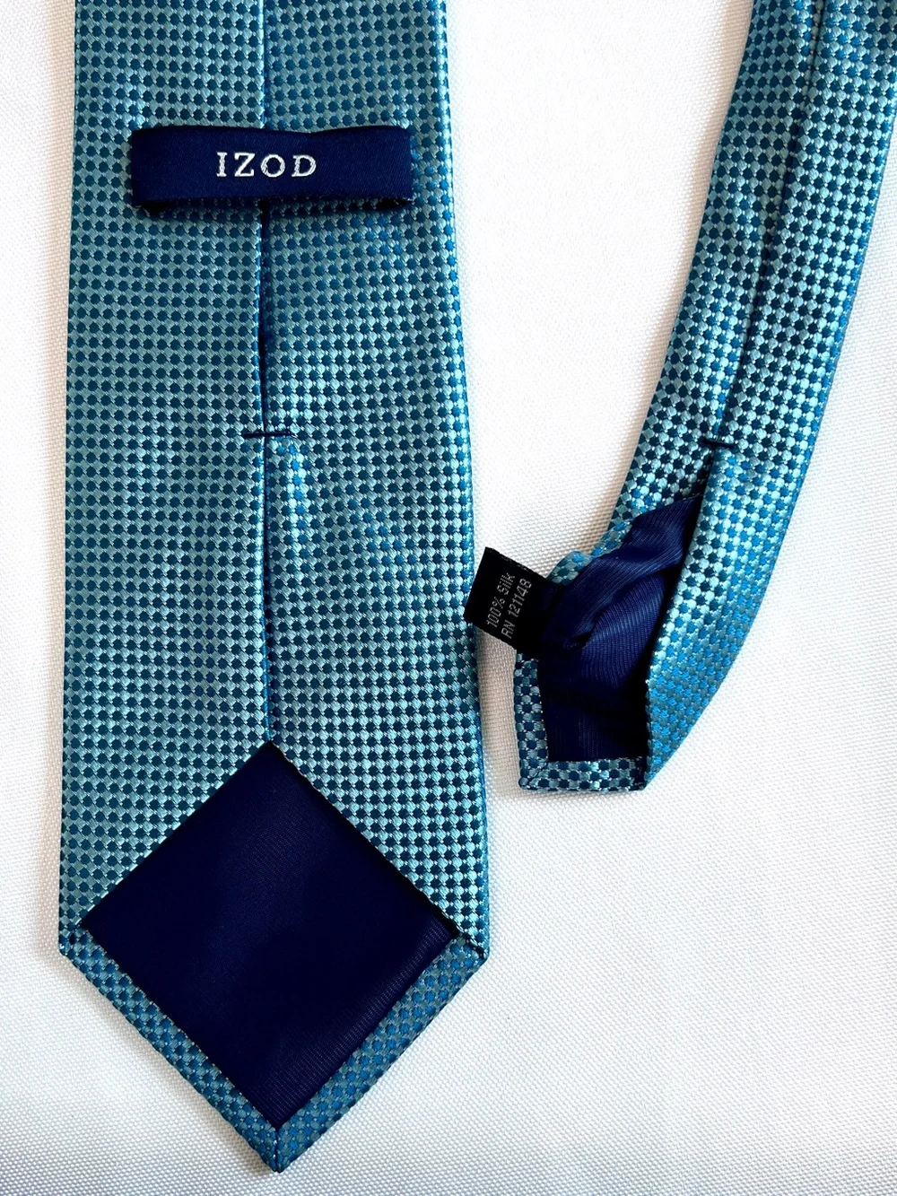 Izod Teal/Aqua Blue Micro-Check 100% Silk Tie excellent condition